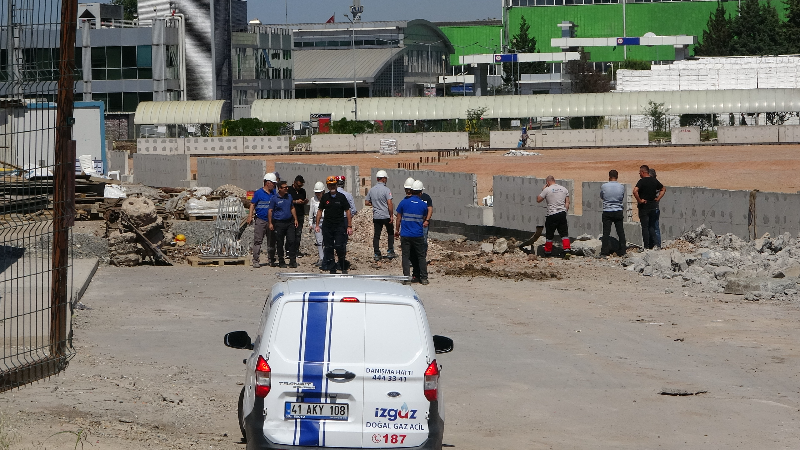 Kepçe, ana hattı patlattı: Çok sayıda ekip sevk edildi