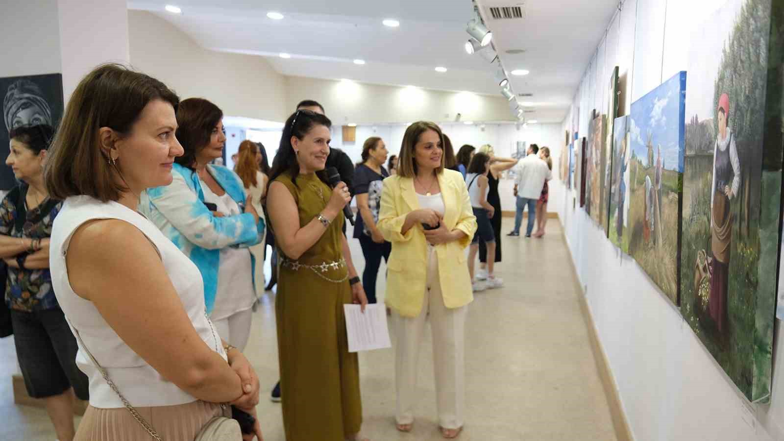 "Bir fırça, bin duygu" sergisi, sanatseverlerle buluştu
