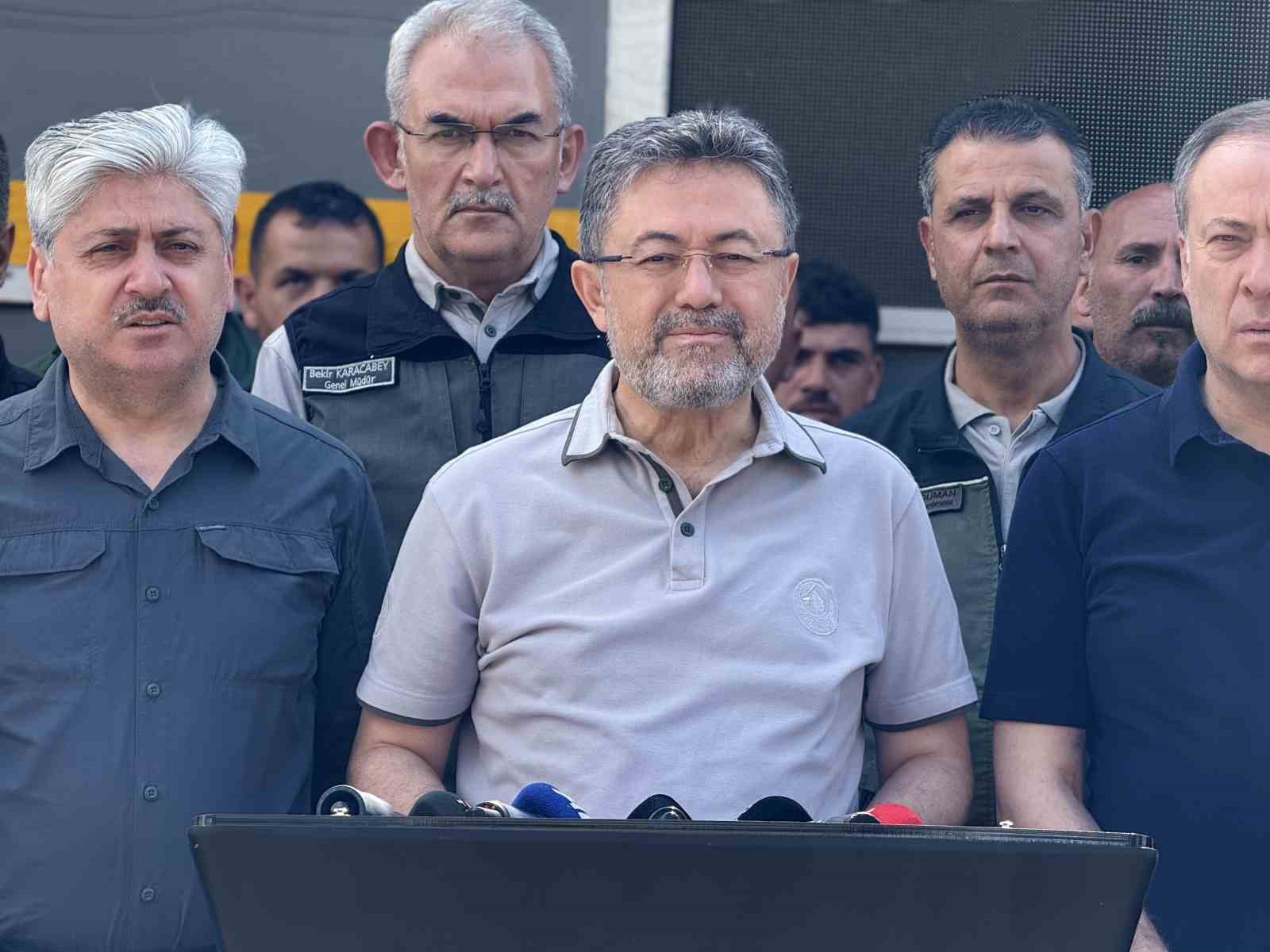 Bakan Yumaklı açıkladı: "Yangının şu an itibariyle büyük ölçüde kontrol altına alındığını söylemek istiyorum"
