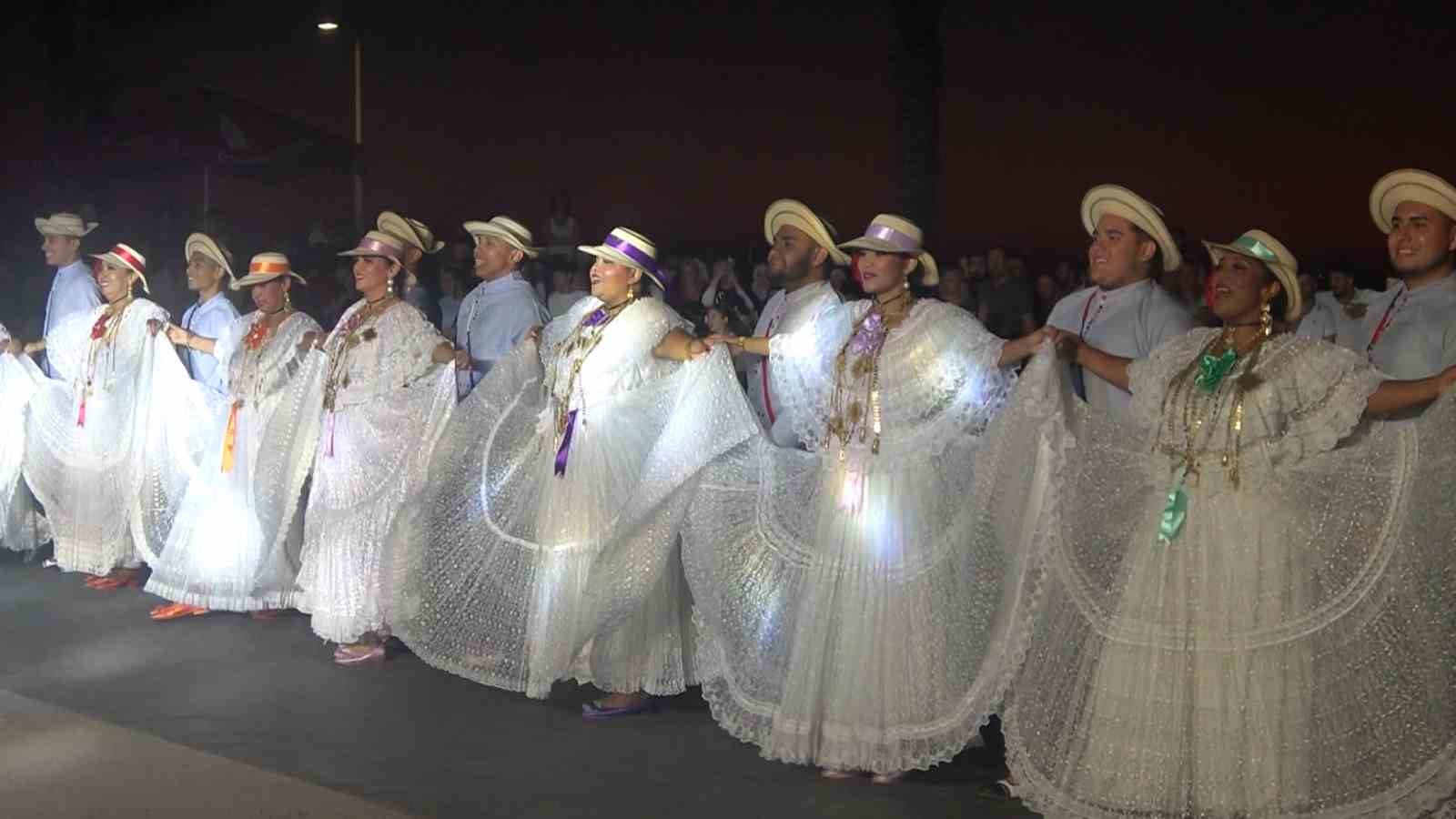 38. TUFAG Uluslararası Halk Dansları Festivali renkli görüntülerle başladı
