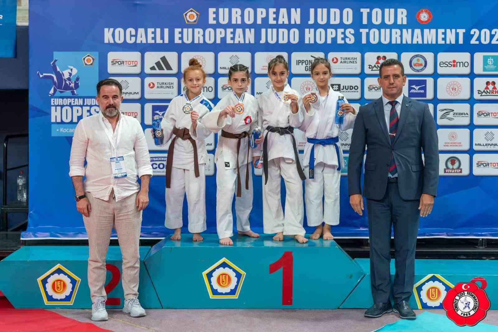 Sakarya Büyükşehir sporcuları başarılarına devam ediyor
