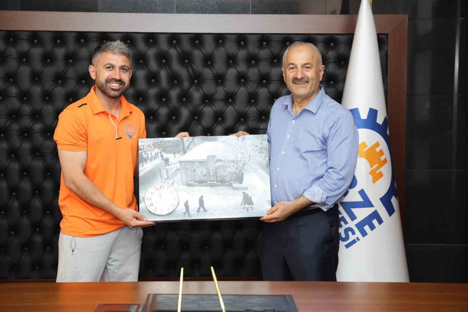 Başarılı karatecilerden Başkan Büyükgöz’e ziyaret
