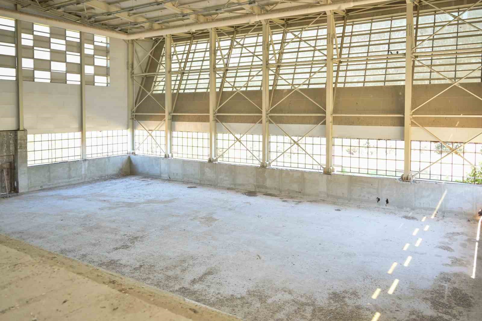 Esenyurt’ta yarım kalan spor tesisi tamamlanıyor
