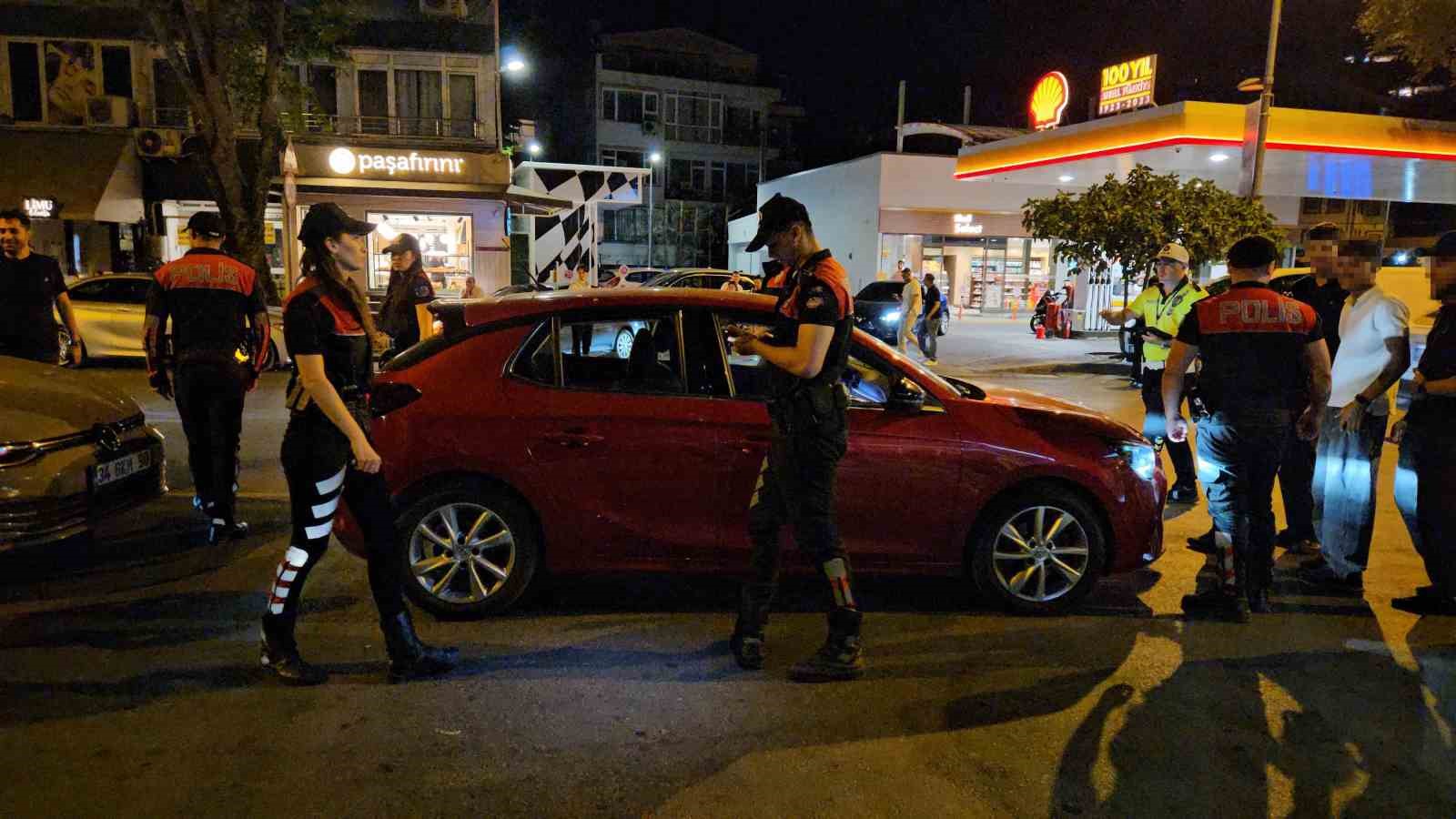 Sarıyer’de gerçekleştirilen genel güvenlik ve asayiş uygulamasında bin 585 kişi kontrol edildi
