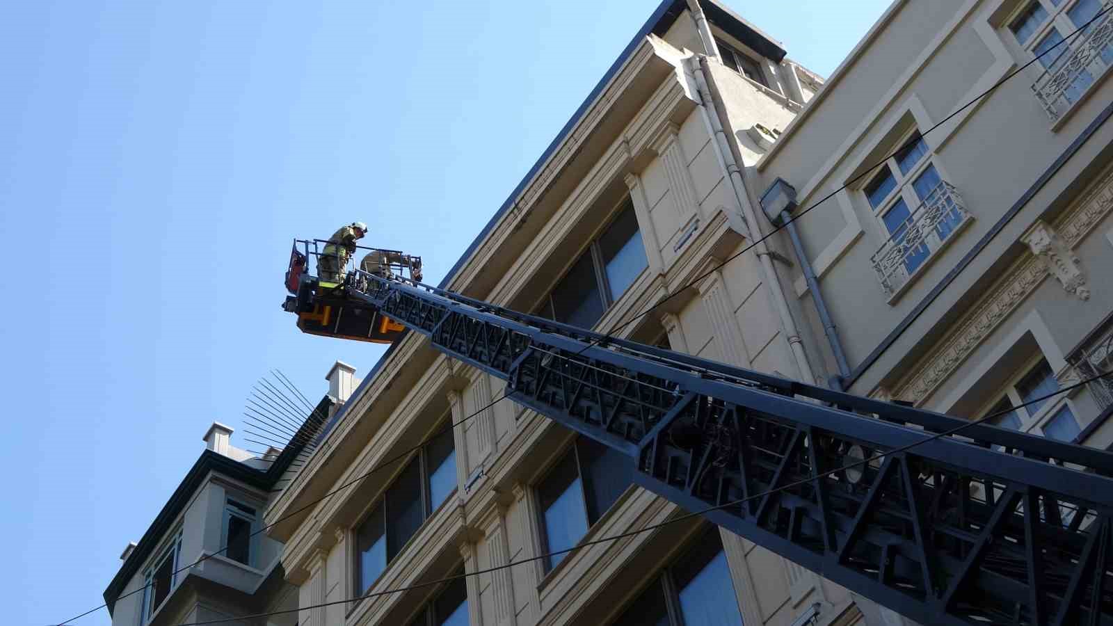 Beyoğlu’nda bir otelde yangın paniği

