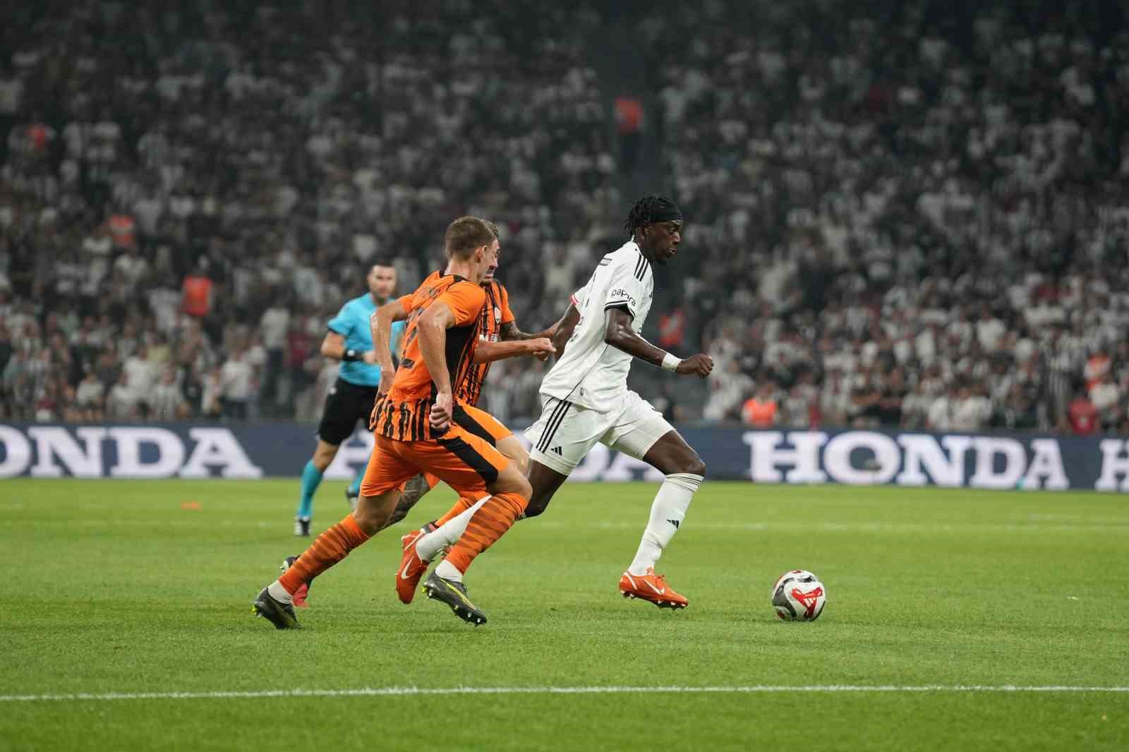 UEFA Avrupa Ligi: Beşiktaş: 1 - Shakhtar Donetsk: 2 (İlk yarı)
