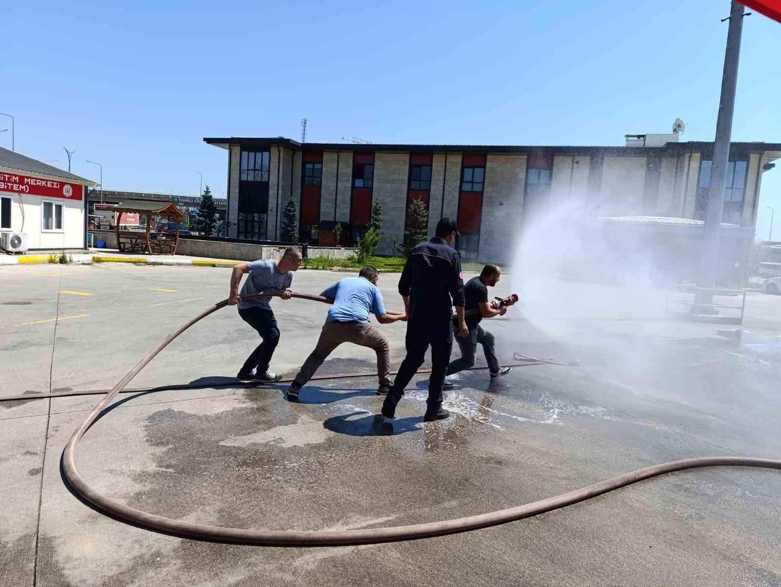 Sanayi kuruluşlarına yangın eğitimi
