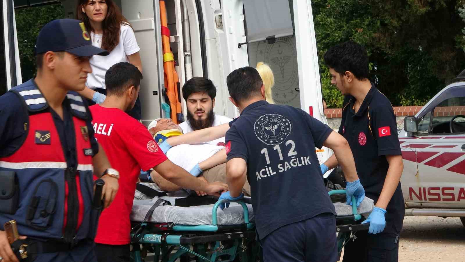 İzmit'te otomobiller çarpıştı: 2’si çocuk 8 yaralı