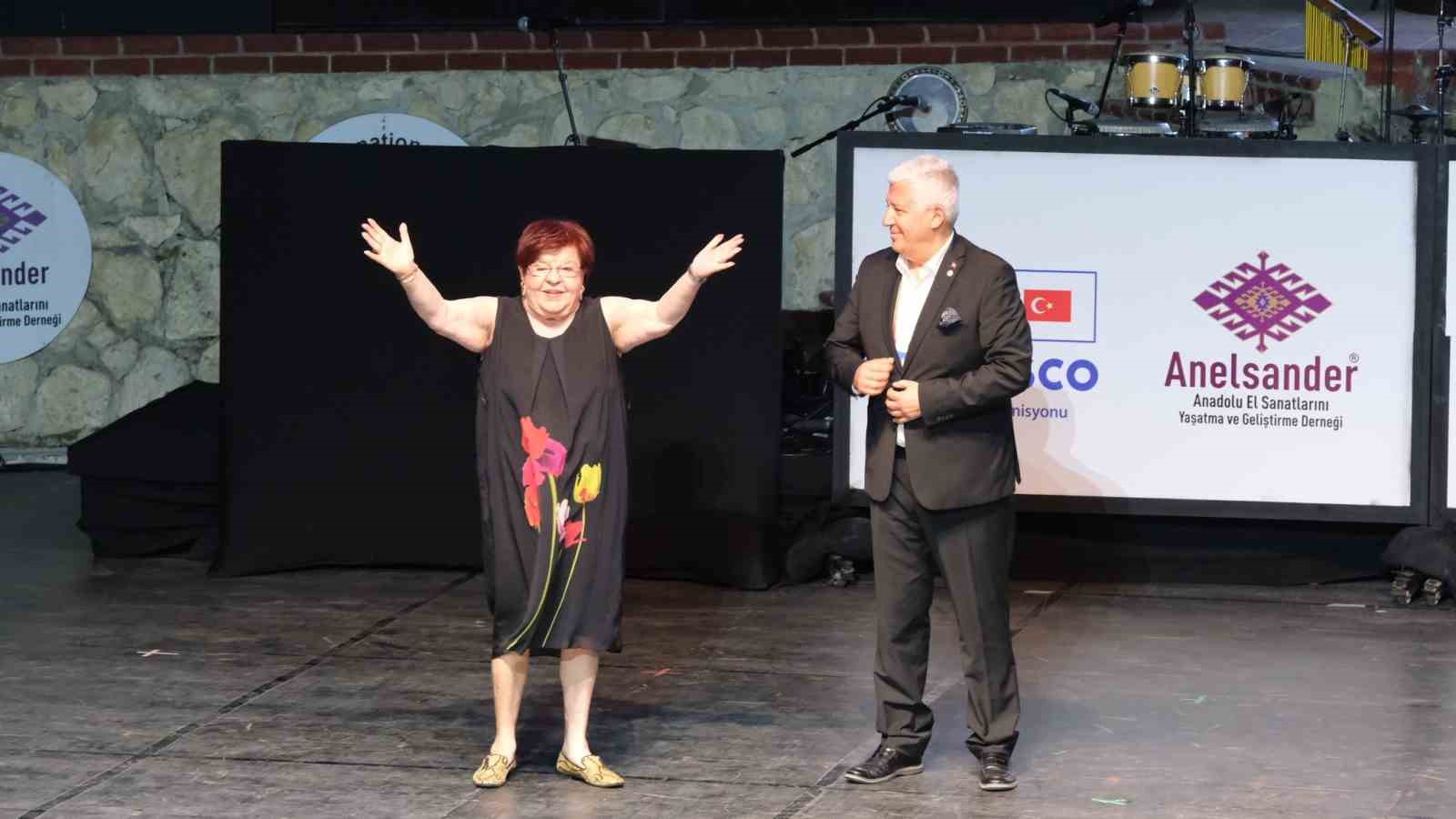 Büyükçekmece’de 2 sanatçıya "Yaşam Boyu Başarı Ödülü" verildi
