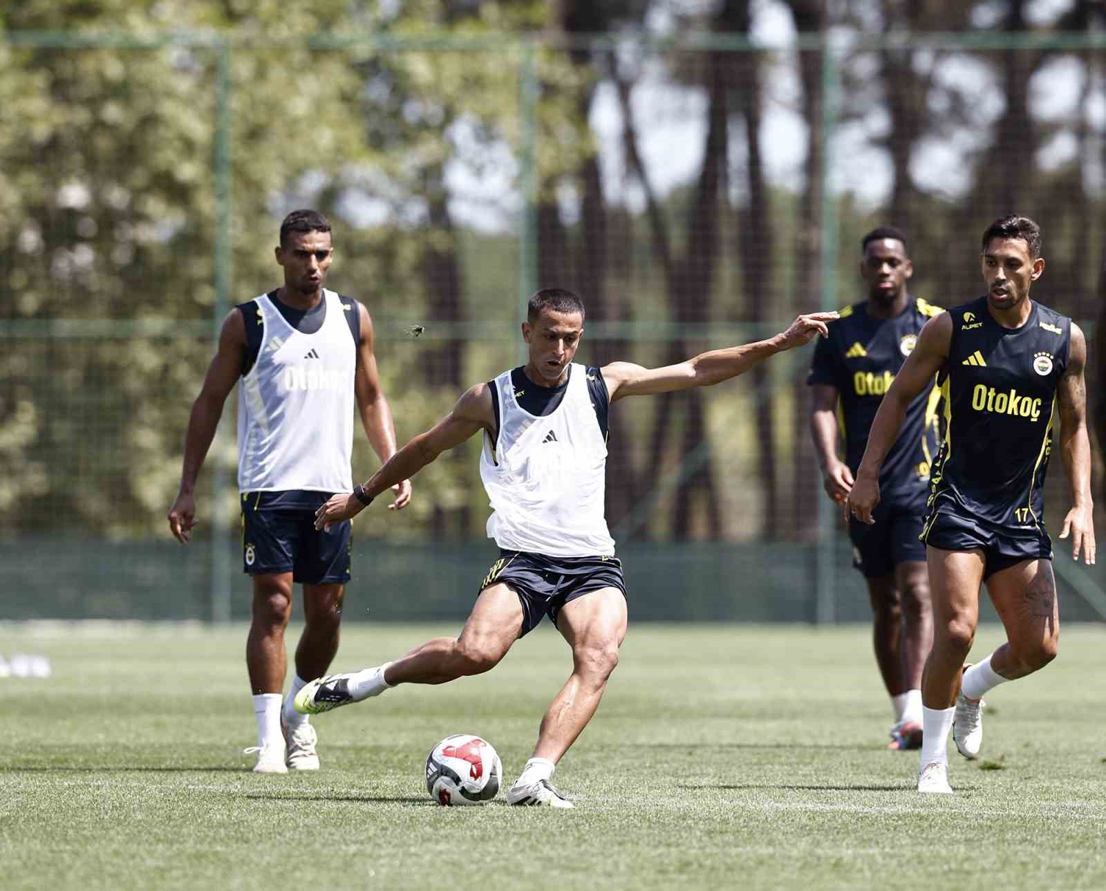 Fenerbahçe, Feyenoord maçı hazırlıklarını sürdürdü
