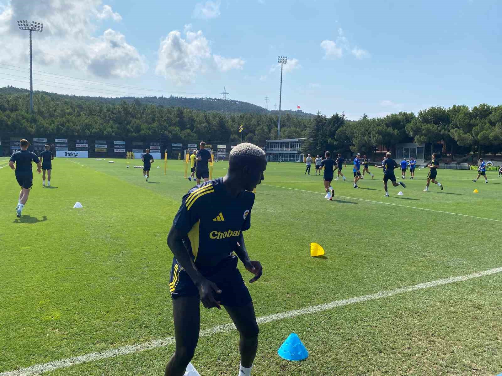 Fenerbahçe, Feyenoord maçı hazırlıklarını tamamladı
