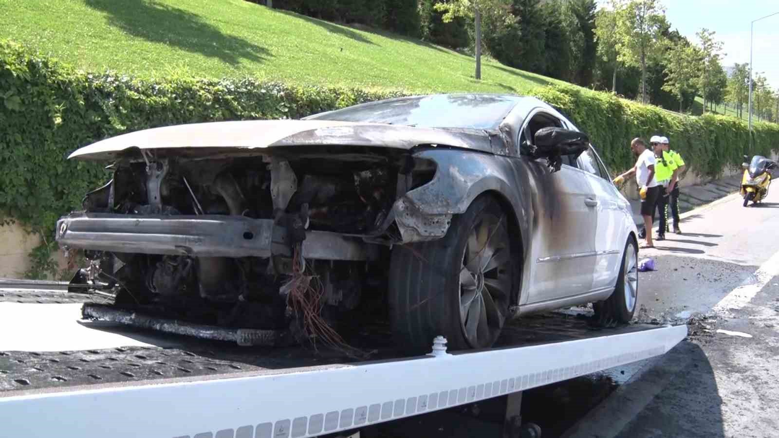 Ataşehir’de otomobil alev alev yandı
