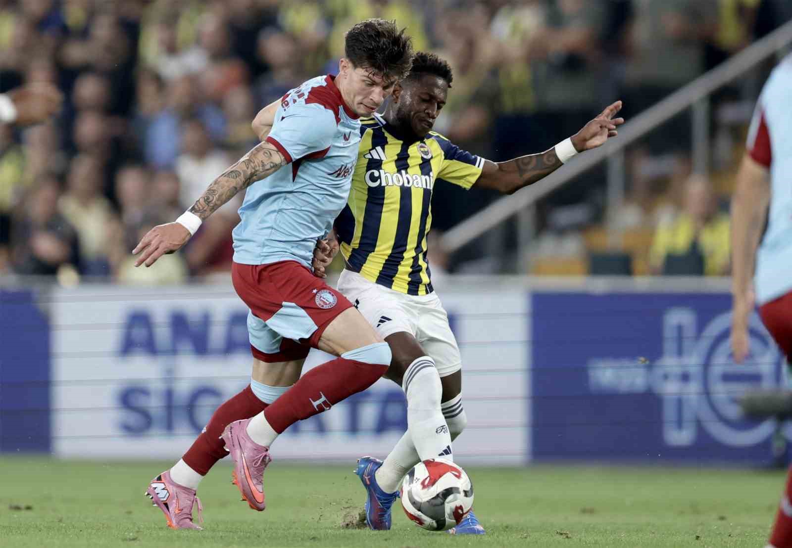 UEFA Şampiyonlar Ligi: Fenerbahçe: 0 - Feyenoord: 0 (Maç devam ediyor)

