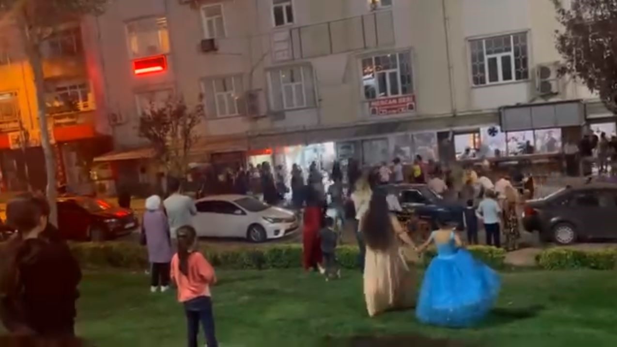 Arnavutköy’de düğün çıkışı sopalı ve tekmeli yumruklu kavga
