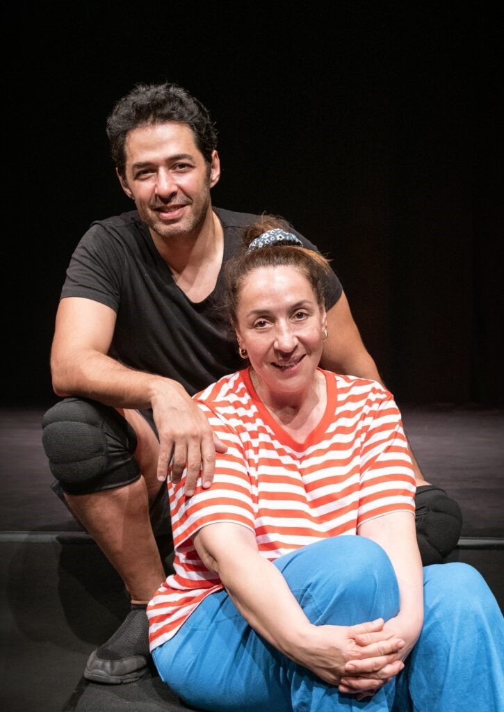 Binnur Kaya ve Mert Fırat, "Açık Aile" oyununu sahneleyecek
