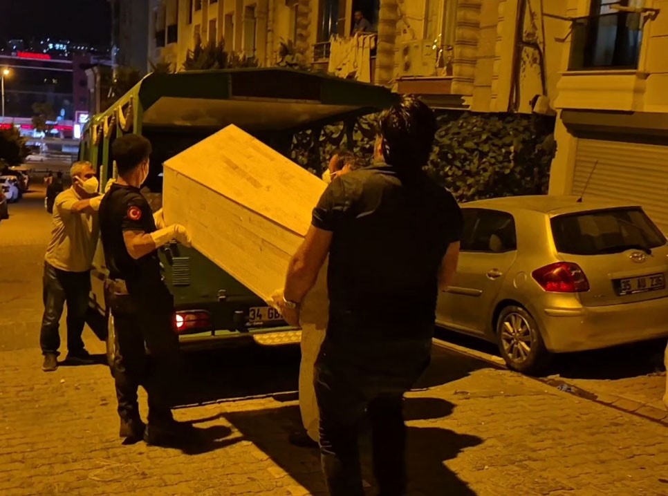 Esenyurt’ta bir dairede kadın cesedi bulundu

