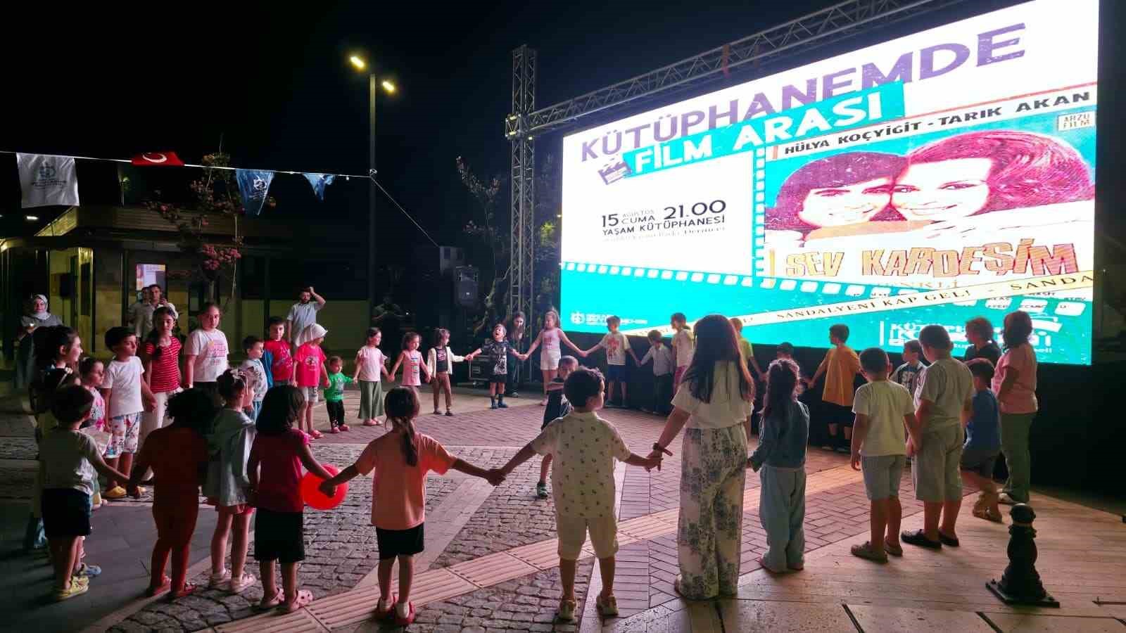 Kitapseverlere film molası
