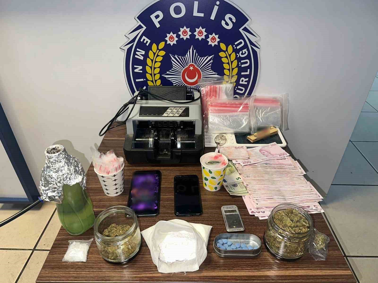 Maltepe’de düzenlenen operasyonda çok sayıda uyuşturucu madde ele geçirildi
