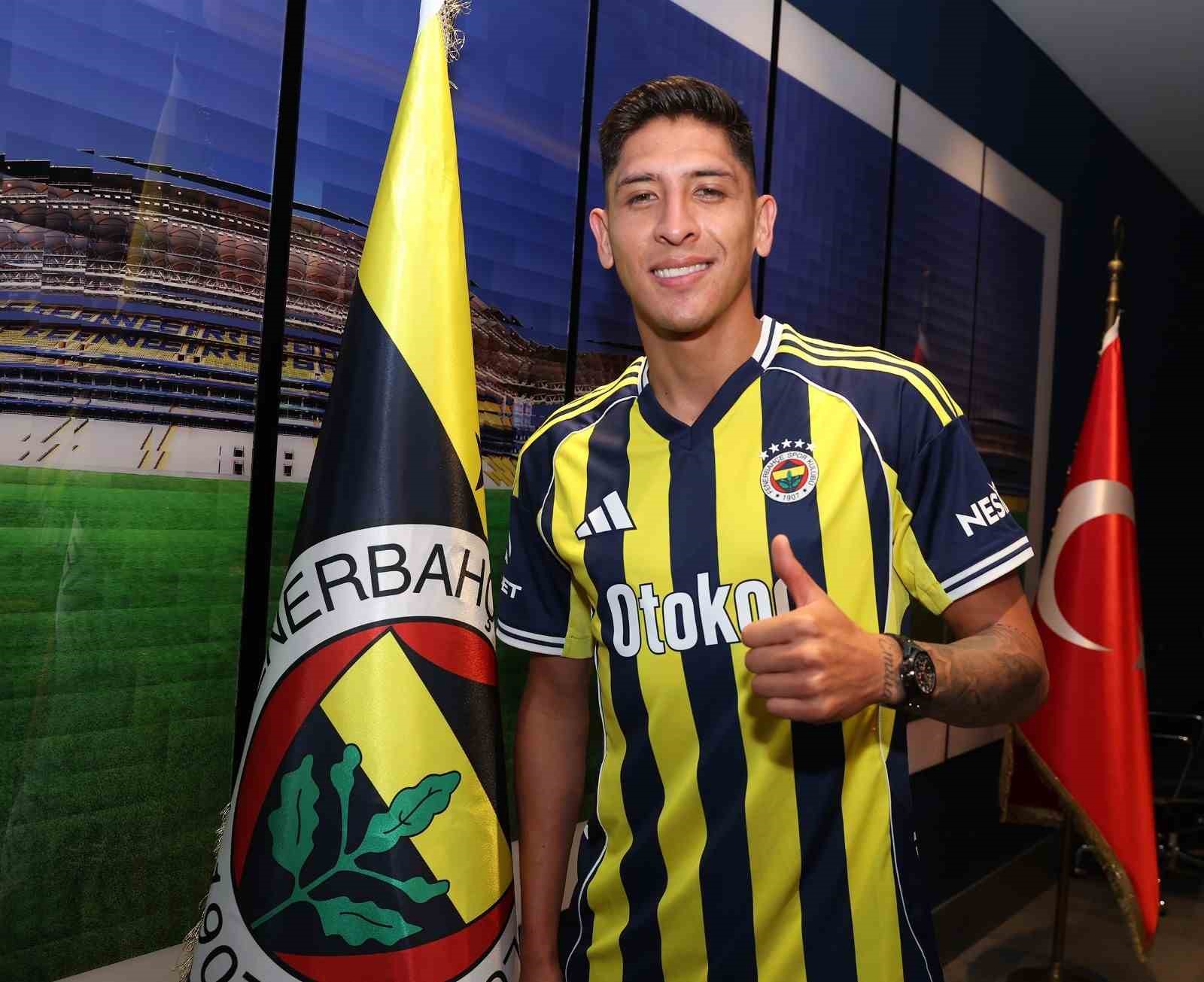 Fenerbahçe’nin ikinci Meksikalısı Edson Alvarez
