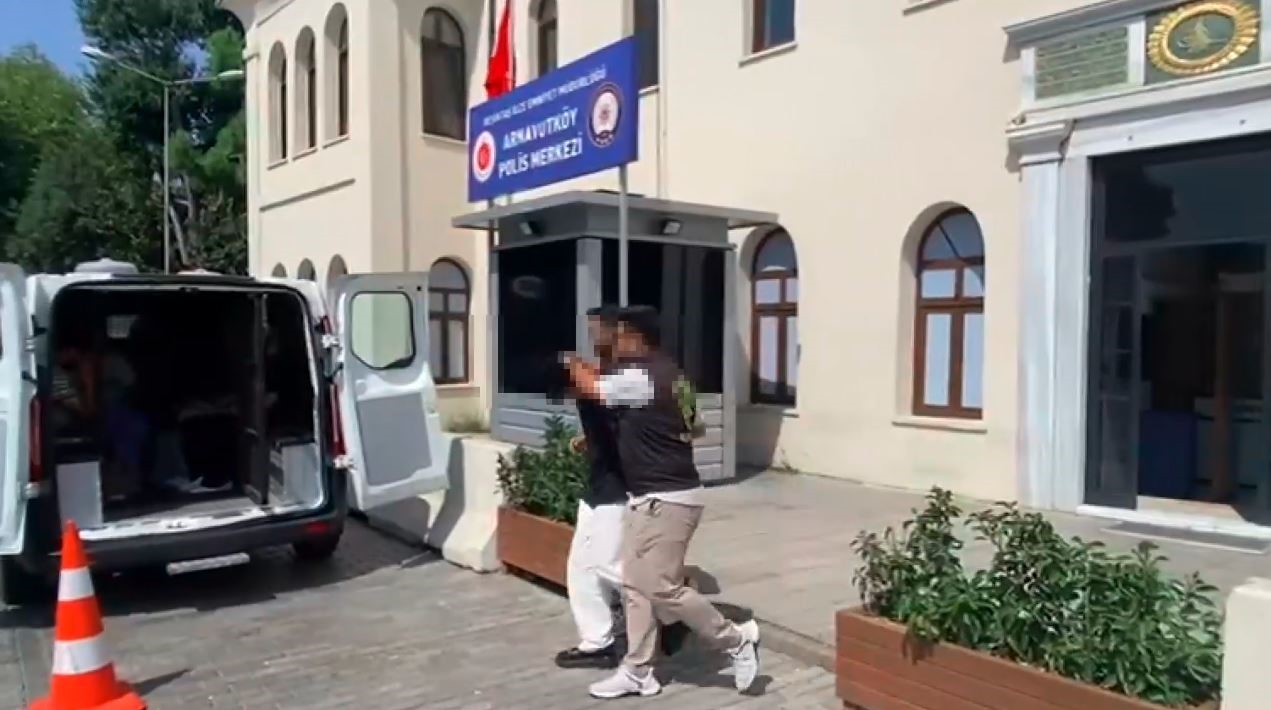 15 Temmuz Şehitler Köprüsü üzerinde zikzak çizerek trafiği tehlikeye düşüren sürücü gözaltına alındı
