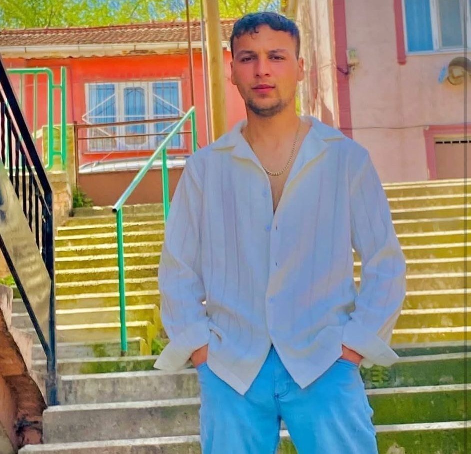 19 yaşındaki genç, kuzeni tarafından bıçaklanarak öldürüldü