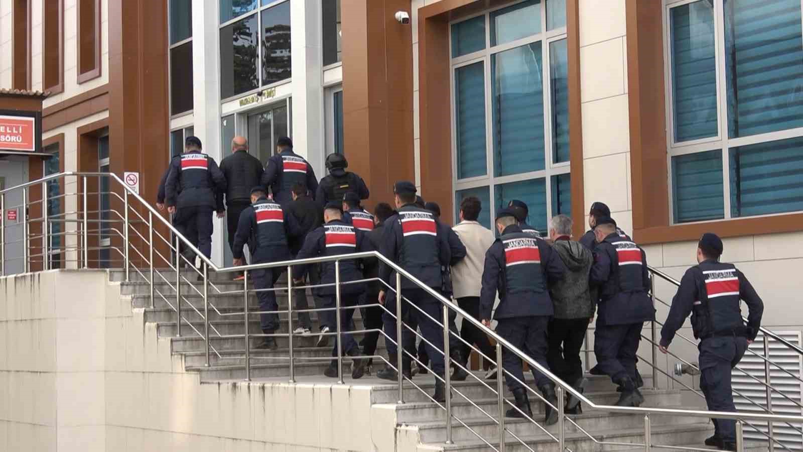 Yalova’da içme suyuna kimyasal madde karıştırdığı ileri sürülen sanıklar hakim karşısında
