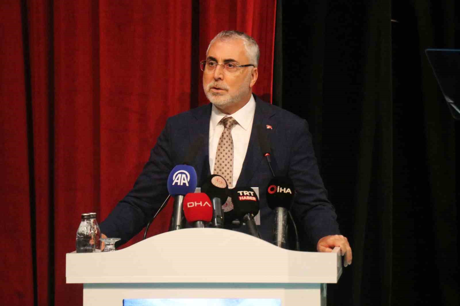 Bakan Işıkhan: "Yüz yılımızı kurtarmak için değil, yüz yıla yön vermek üzere büyük bir mücadele veriyoruz"
