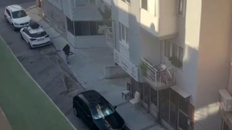 İzmir'de polis karakoluna saldırı: 2 şehit, 1 yaralı