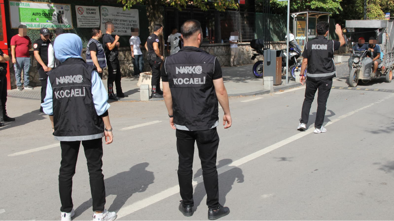 Okul çevreleri adeta abluka altına alındı