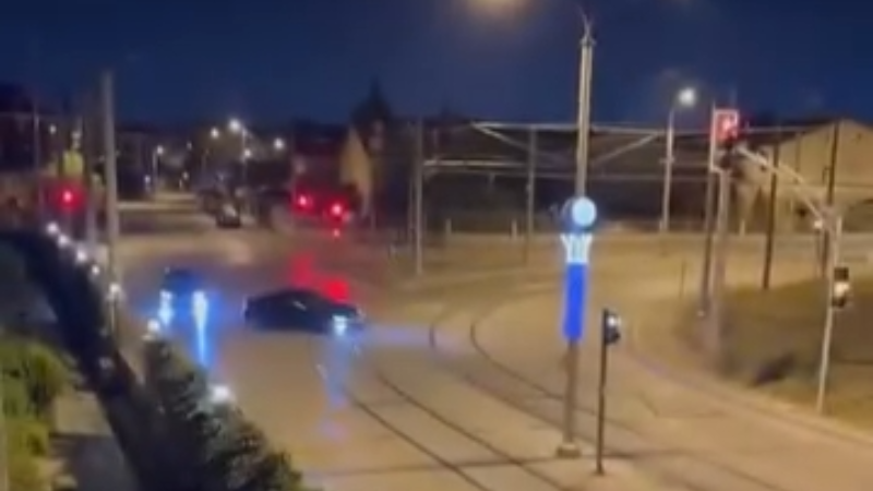 Caddenin ortasında böyle drift attı
