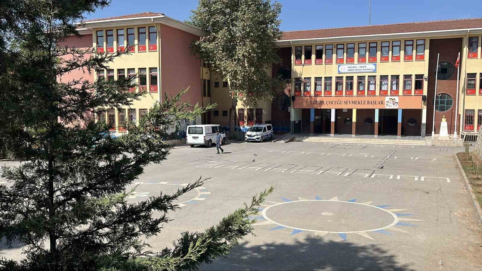 Ekler öğrencileri hastanelik etti!