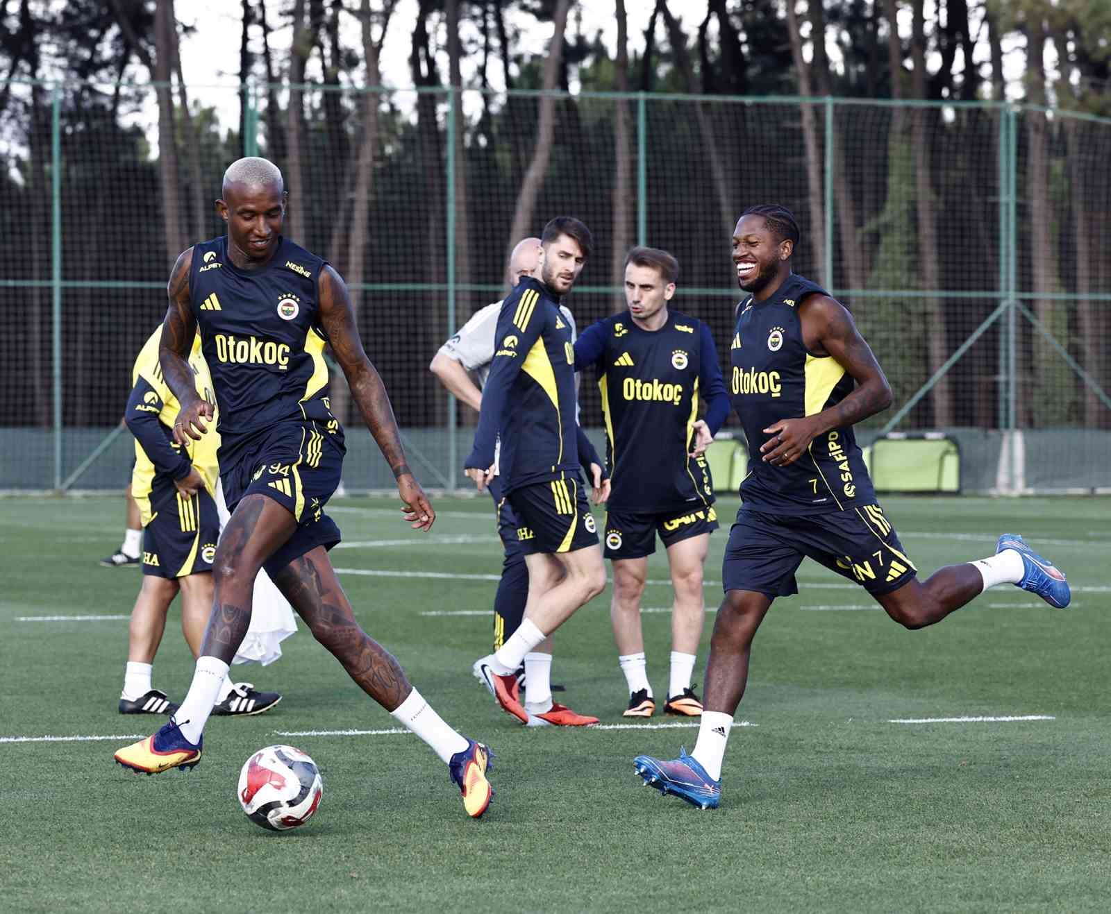Fenerbahçe, Trabzonspor maçı öncesi kampa girdi
