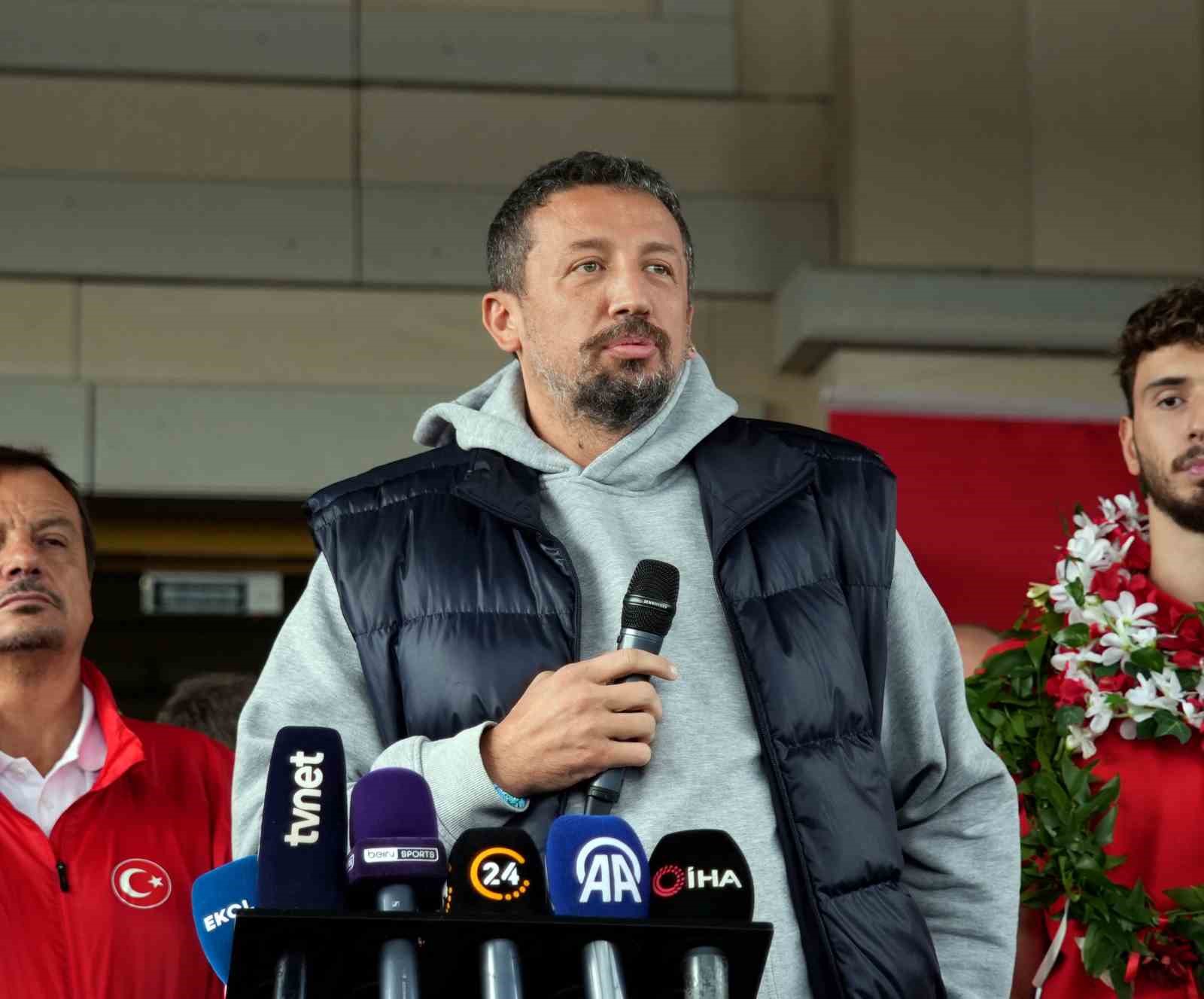 Hidayet Türkoğlu: "Artık hedefimiz altın madalyayı ülkemize getirmektir"
