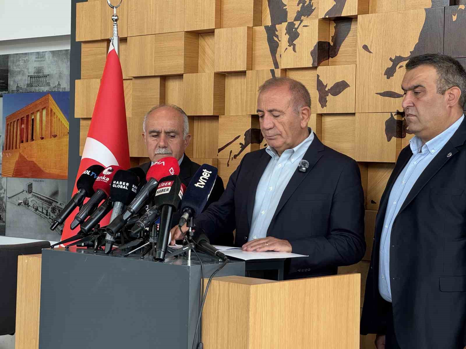 Gürsel Tekin’den Özgür Özel’e: "Arkadaşlarımızın tutuklu olmalarına sebep olanlarla ilgili işlem yapmalarını beklerdim"
