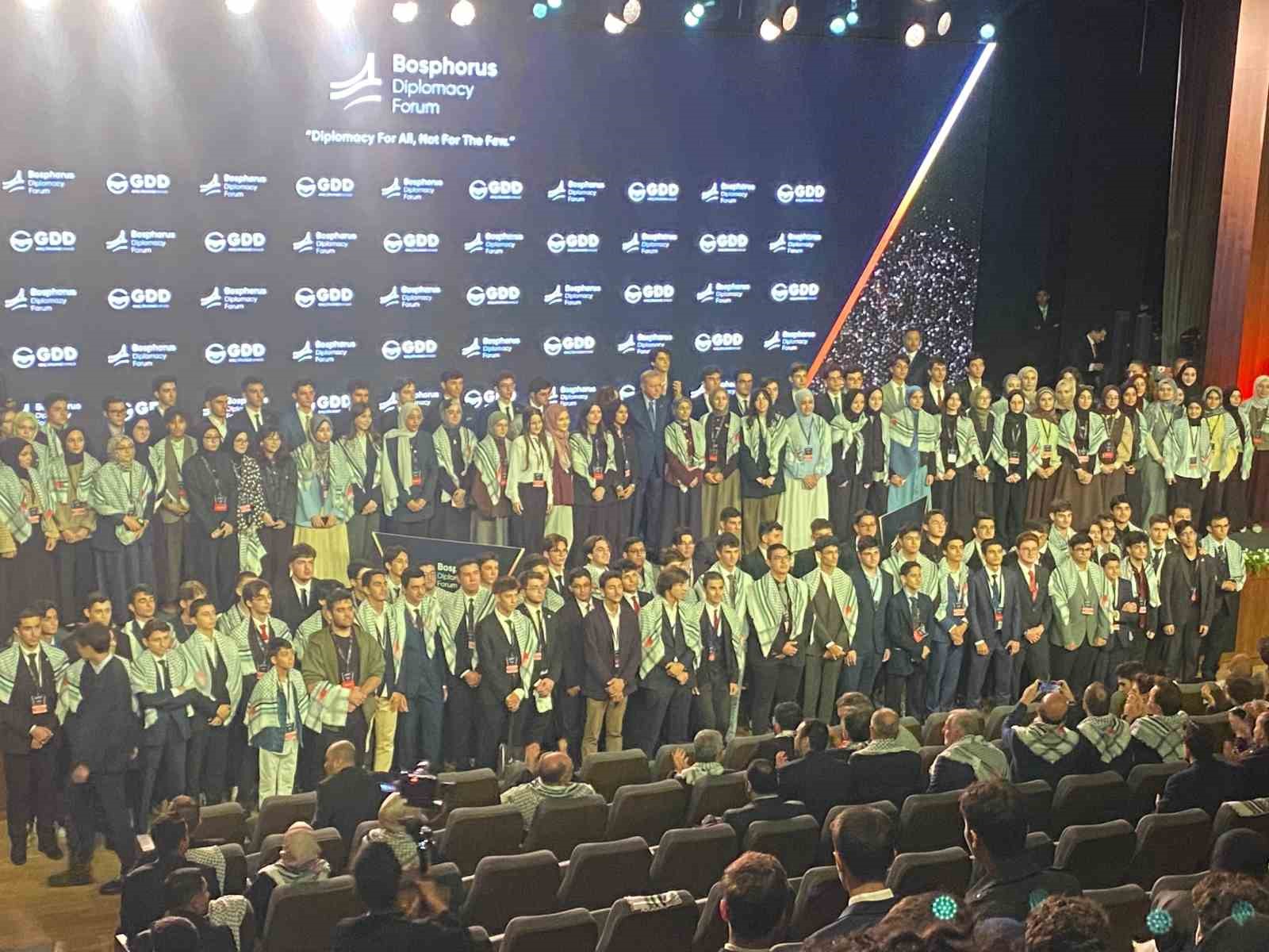 Cumhurbaşkanı Erdoğan: "Soykırım şebekesinin başı, BM Genel Kurulu’nda yalanları ve tehditlerini dinleyecek kimse bulamadı ve boş koltuklara konuştu"
