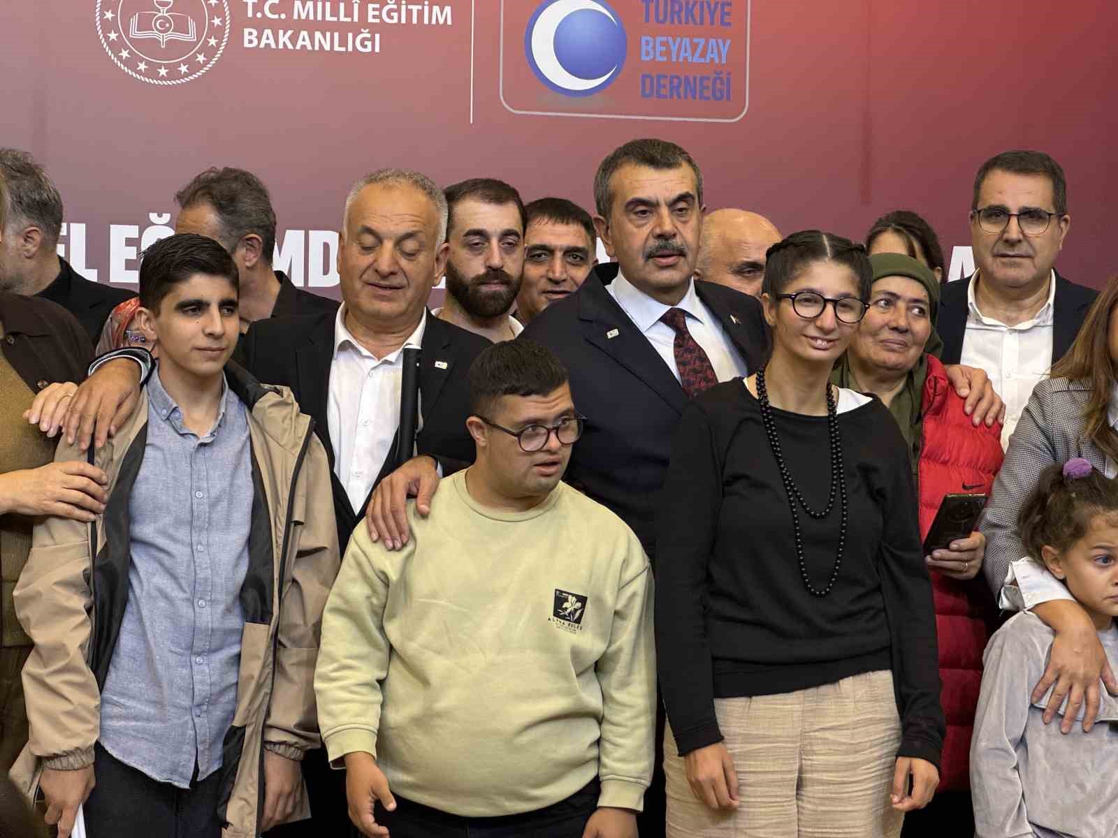 Bakan Tekin: "Özel rehabilitasyon merkezlerinde eğitim desteği verdiğimiz yaklaşık 600 bin özel eğitim öğrencimiz var"
