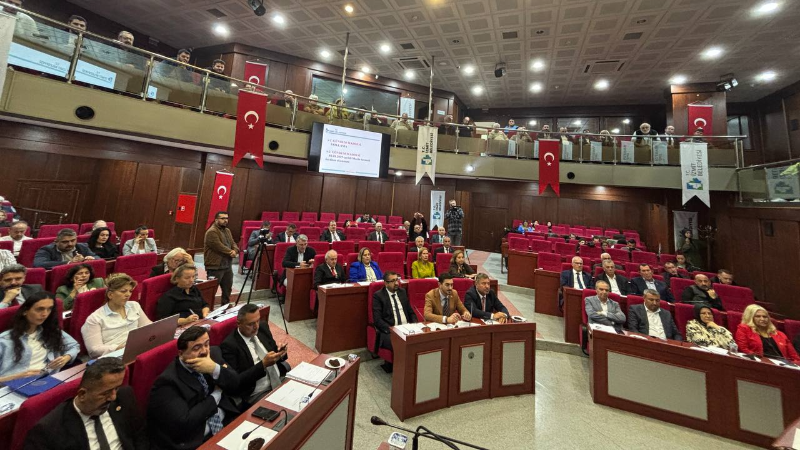 İzmit meclisinde arsa satışı tansiyonu yükseltti