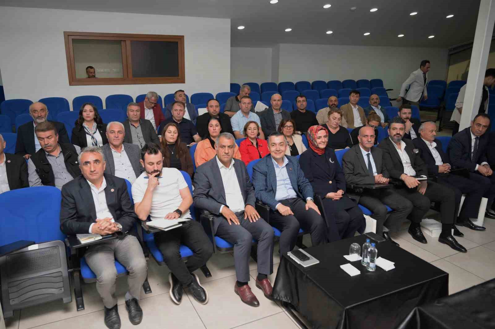 Esenyurt Belediyesi’nden muhtarlara özel eğitim: "Muhtarlar Mektebi" başladı
