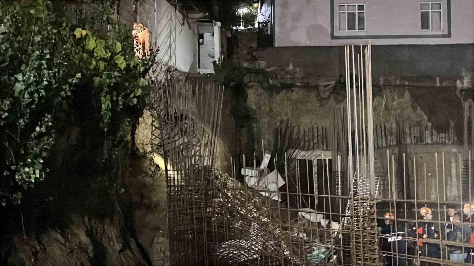 Müstakil evin duvarı çöktü, 4 kişilik aile tahliye edildi