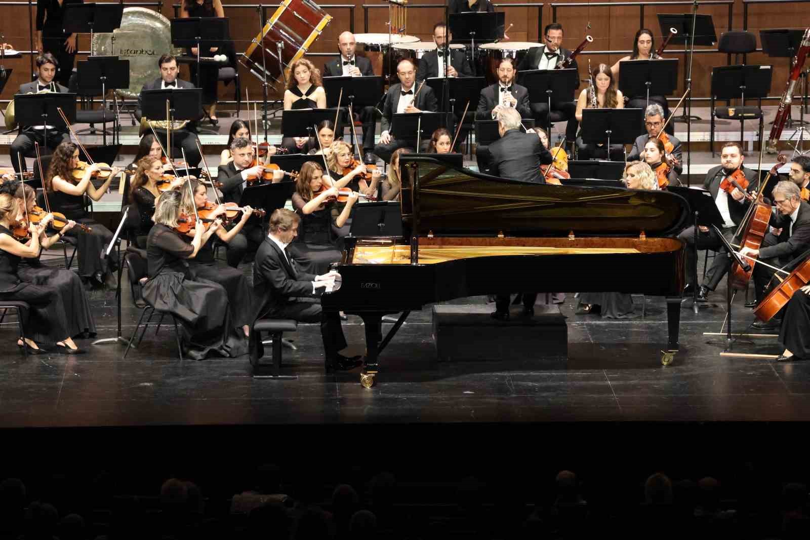 İstanbul Devlet Senfoni Orkestrası DenizBank Konserleri sanat sezonunu açtı
