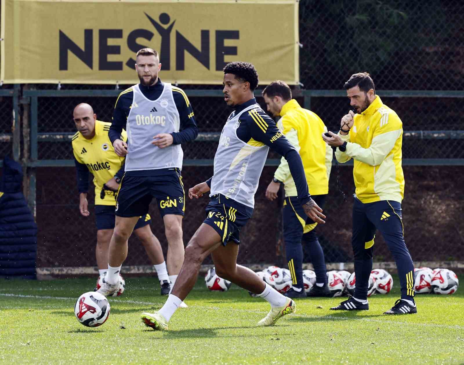 Fenerbahçe, Fatih Karagümrük maçı hazırlıklarını sürdürdü
