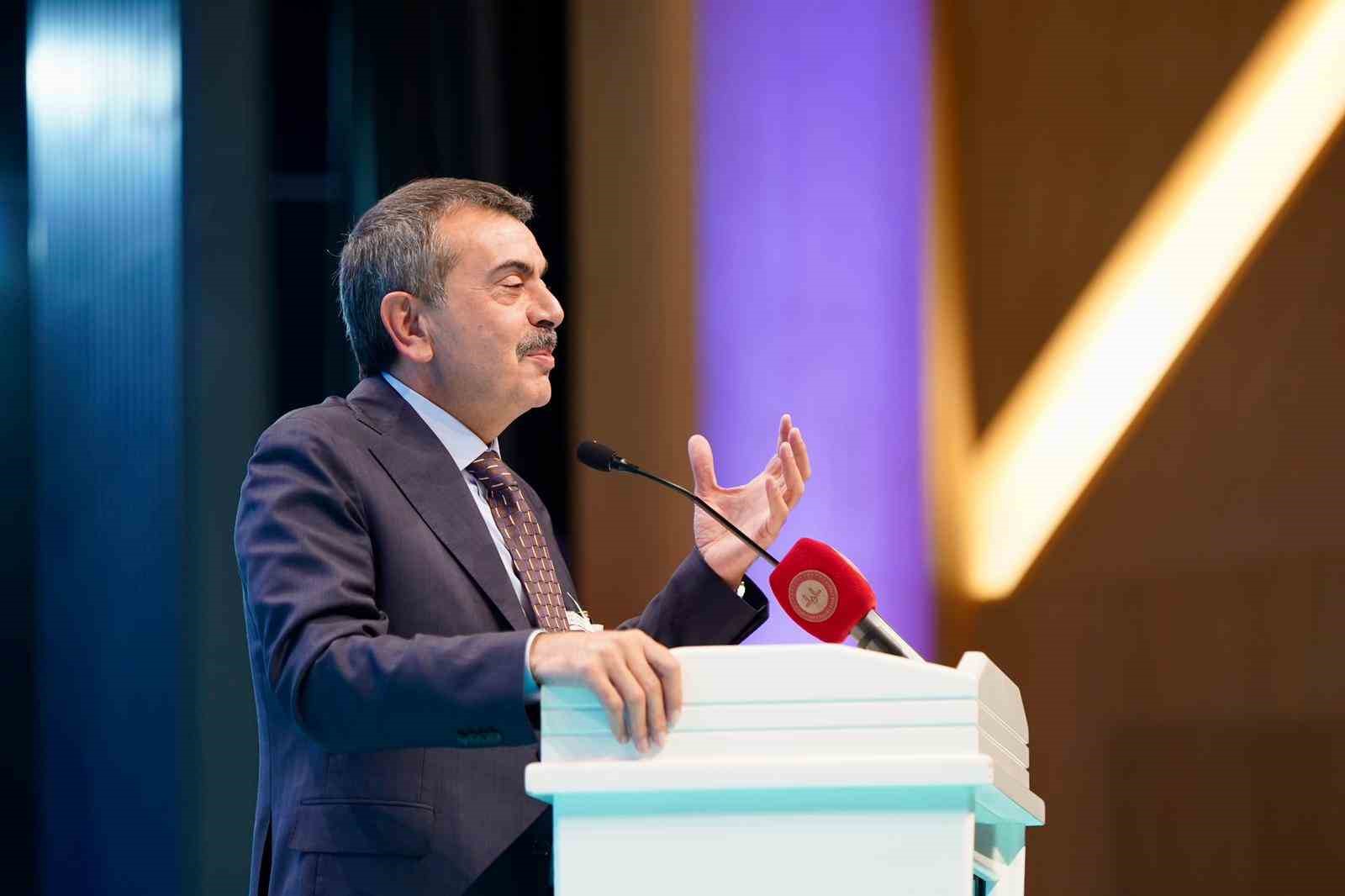 Bakan Tekin: "İmam hatip okullarında kaliteyi artırmaya yönelik çalışmalar yürütüyoruz"
