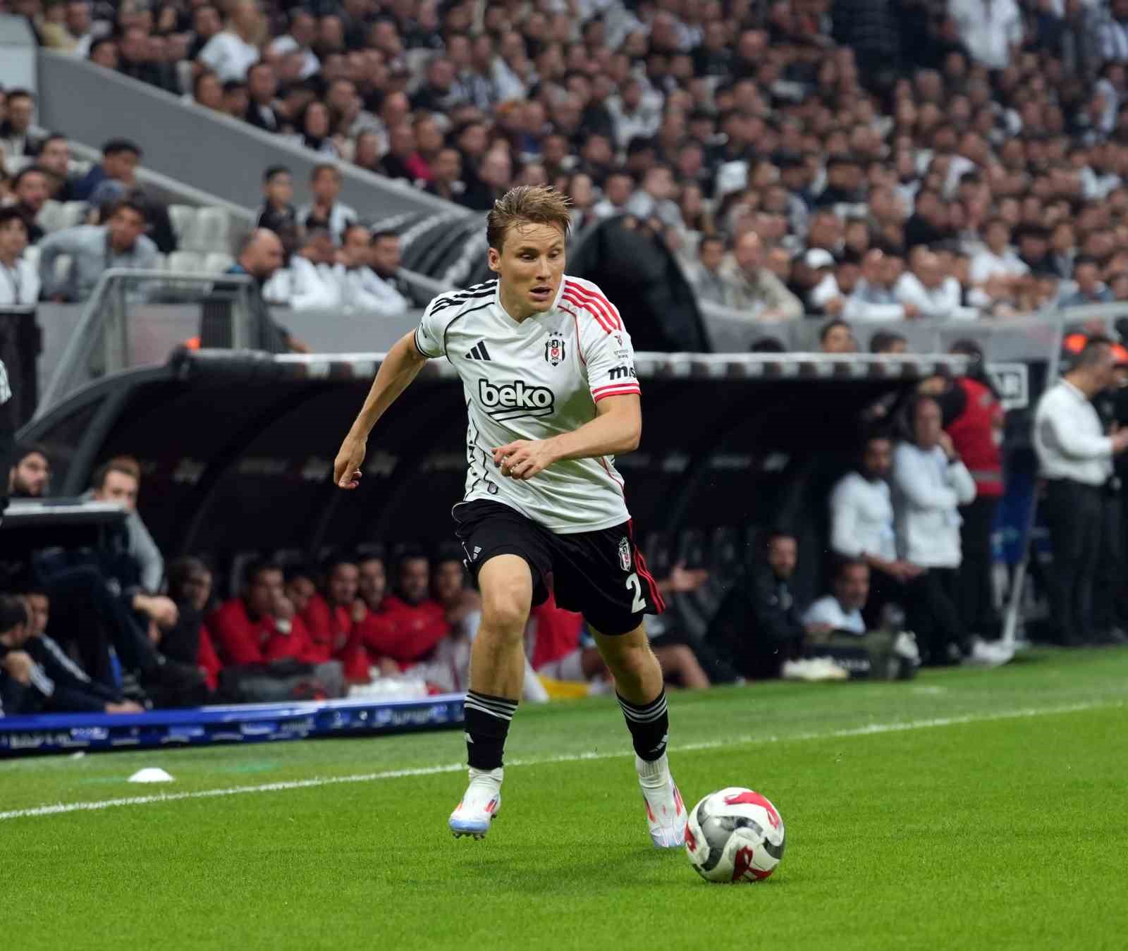 Trendyol Süper Lig: Beşiktaş: 0 - Gençlerbirliği: 0 (İlk yarı)
