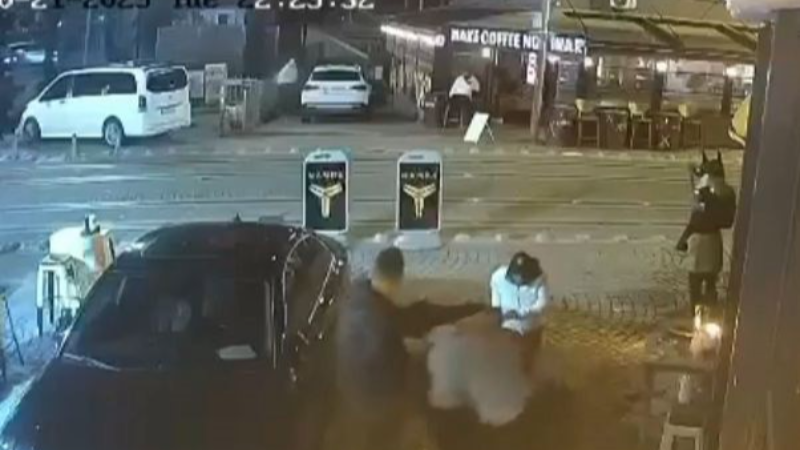 Eğlence mekanı önündeki dehşet anlarının görüntüleri ortaya çıktı