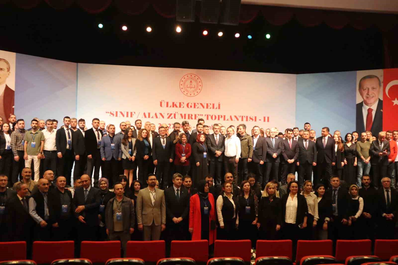 Milli Eğitim Bakanı Tekin: "1 milyon 250 bin öğretmenimizi dinledik, bunlara çözümler oluşturduk"
