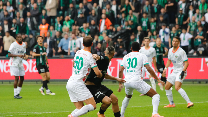 Kocaelispor Alanyaspor ilk 15 dakikayı geride bıraktı