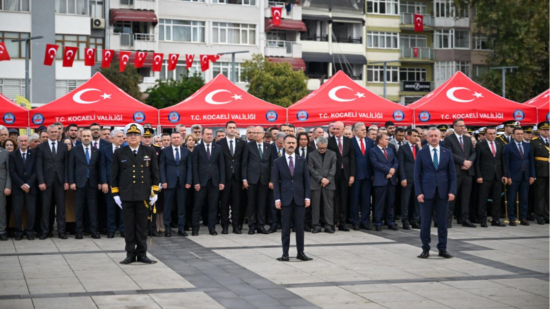 Cumhuriyet coşkusu meydanı sardı