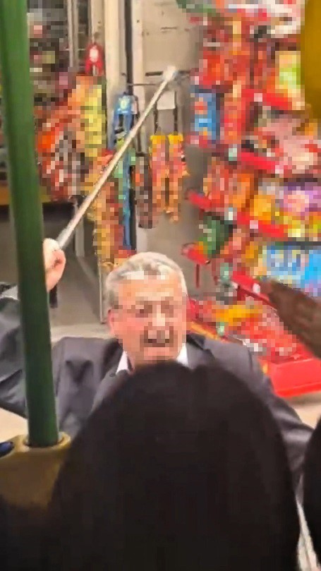 Pendik’te özel halk otobüsünde bastonlu kavga: 1 kişi yaralandı