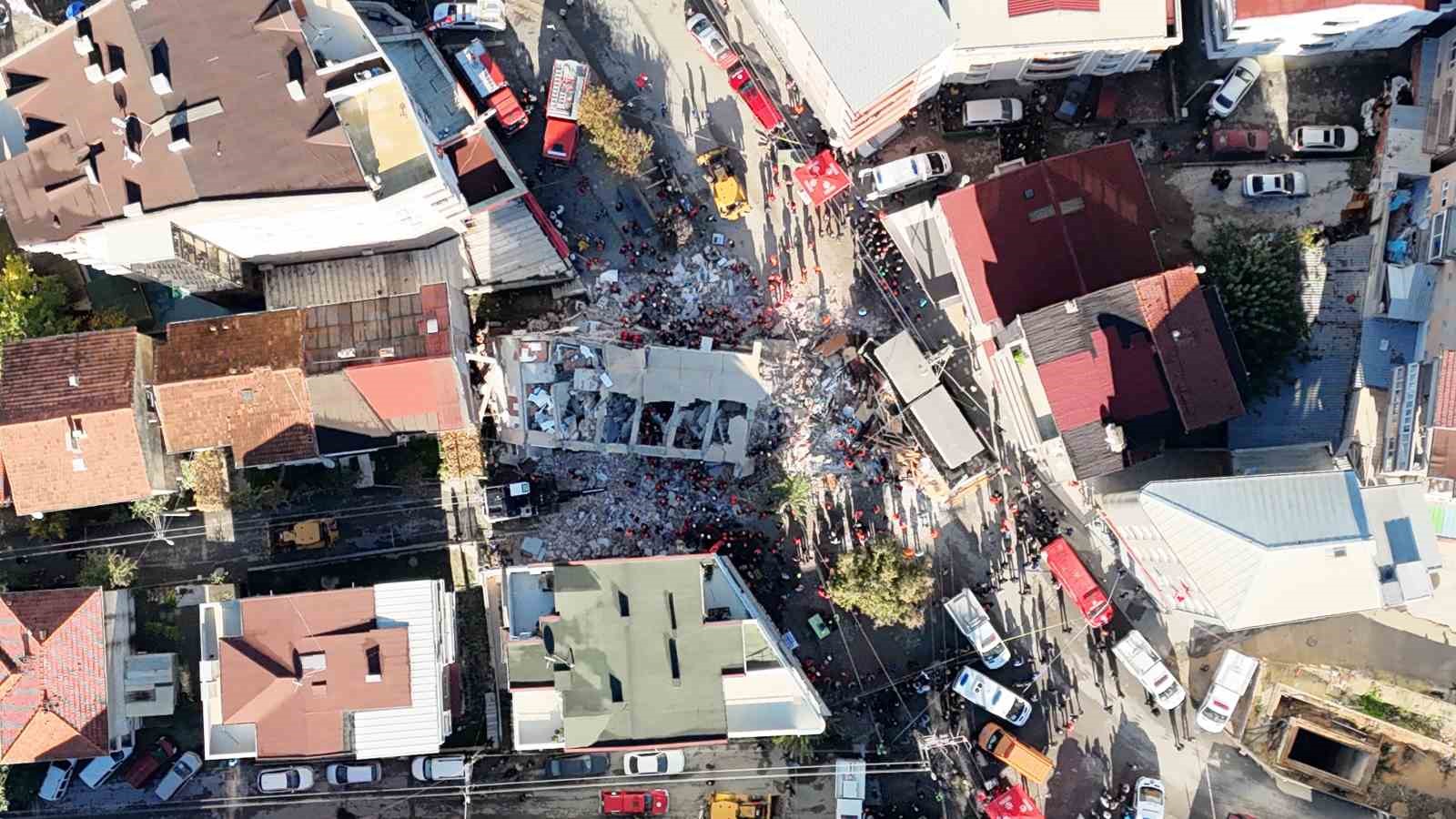 Gebze’de çöken bina havadan görüntülendi