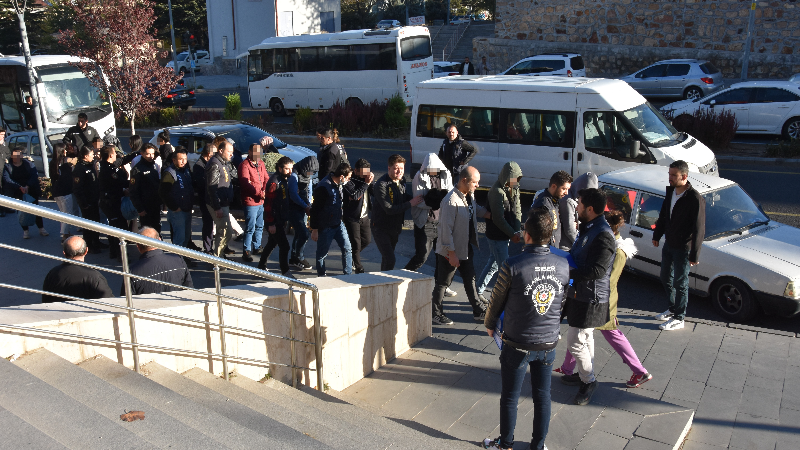 Öğretmen olacaktı, çete lideri oldu!